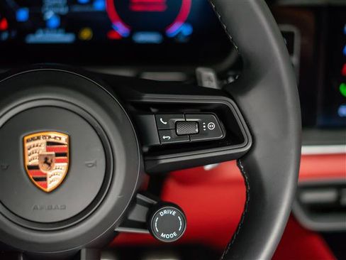 Certified 2026 Porsche Cayenne AWD/4WD image 18