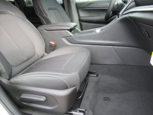 New 2025 Jeep Grand Cherokee Laredo image 9