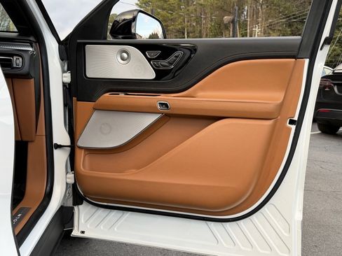 Used 2023 Lincoln Aviator Black Label w/ Class IV Trailer Tow Package image 36