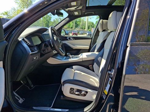 Used 2022 BMW X5 xDrive40i w/ M Sport Package AWD/4WD image 14
