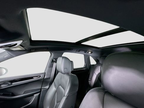 Certified 2022 Porsche Macan AWD/4WD image 14