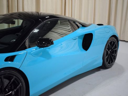 New 2025 McLaren Artura Spider image 3