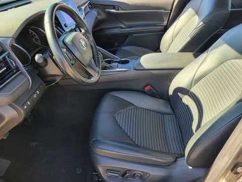 Used 2023 Toyota Camry SE image 9