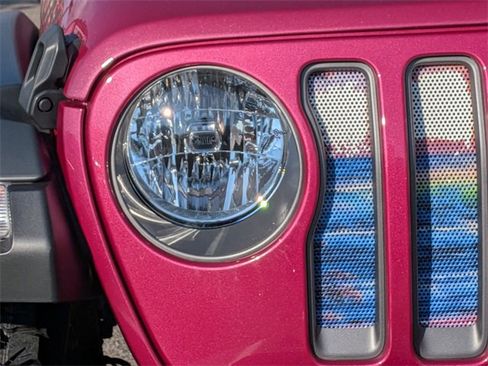 Used 2022 Jeep Wrangler Unlimited Rubicon w/ Safety Group image 9