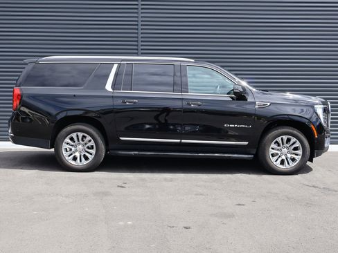 Used 2025 GMC Yukon XL Denali AWD/4WD image 4