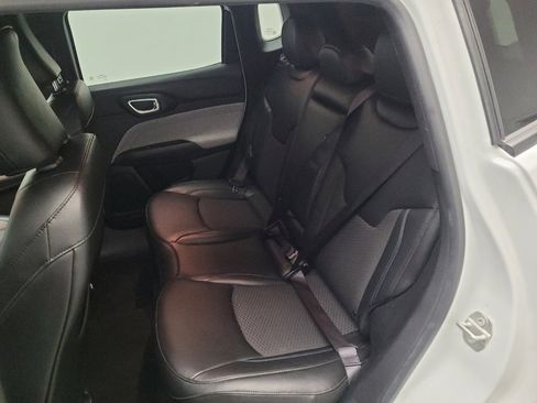 Used 2024 Jeep Compass Latitude image 18