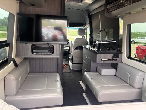 Used 2020 Mercedes-Benz Sprinter 2500 image 8