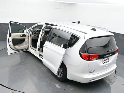 Used 2023 Chrysler Voyager LX image 46