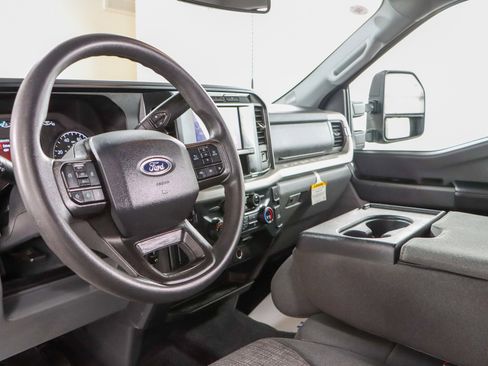 Used 2023 Ford F350 XLT AWD/4WD image 23