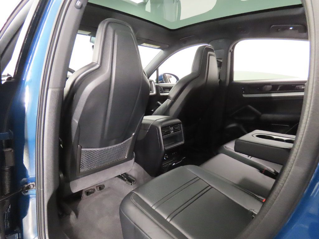 Certified 2025 Porsche Cayenne S AWD/4WD image 45