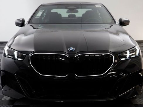 New 2026 BMW 550e xDrive w/ Premium Package image 22