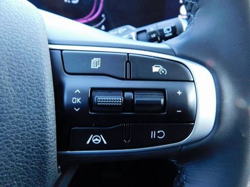 Used 2025 Kia Sportage EX image 19