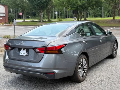 Used 2024 Nissan Altima 2.5 SV FWD image 5