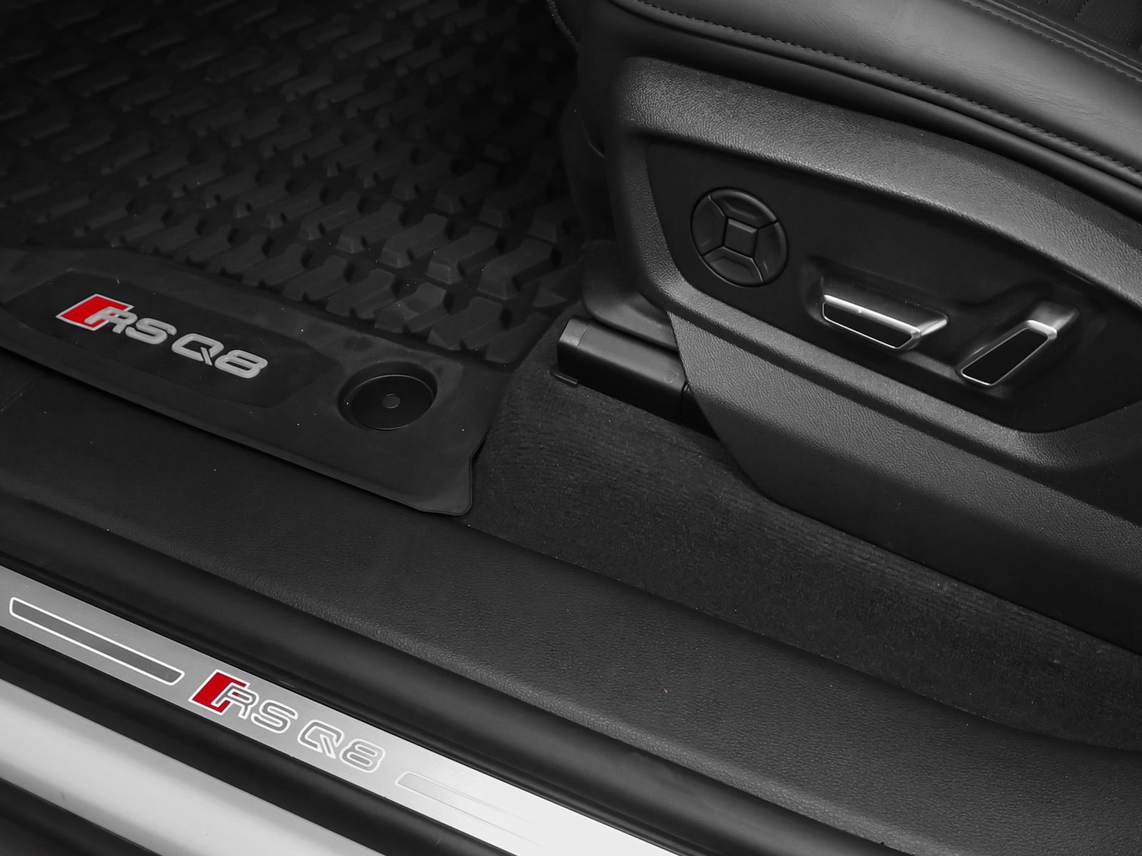 Used 2026 Audi RS Q8 performance AWD/4WD image 36