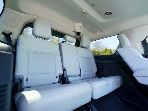 Used 2026 Ford Expedition Platinum image 18