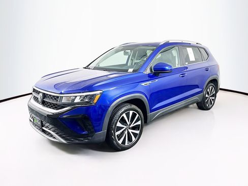 Used 2022 Volkswagen Taos SE image 3