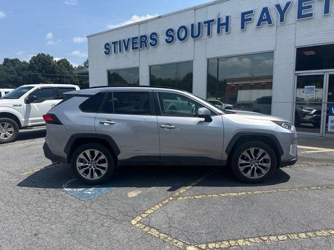 Used 2021 Toyota RAV4 XLE Premium FWD image 3