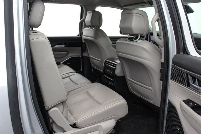 Used 2024 Jeep Wagoneer L Series II w/ Flexible Seating Group RWD image 19