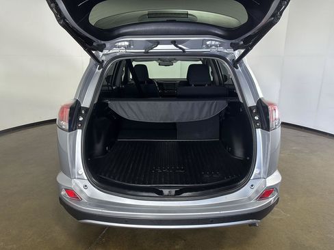 Used 2018 Toyota RAV4 XLE AWD/4WD image 15