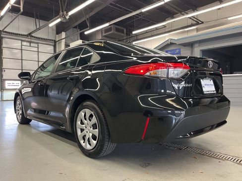 Used 2022 Toyota Corolla LE image 5