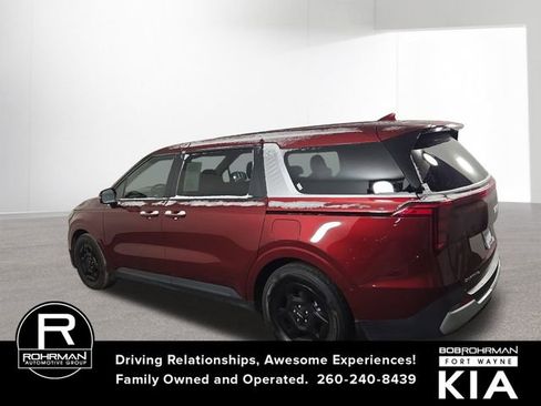 Certified 2025 Kia Carnival image 11