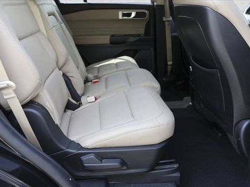 Used 2020 Ford Explorer XLT w/ Equipment Group 202A AWD/4WD image 27