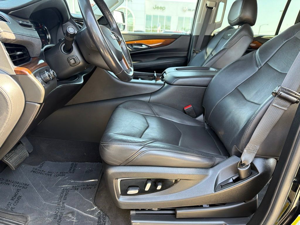 Used 2020 Cadillac Escalade ESV Premium Luxury w/ Escalade Sport Edition AWD/4WD image 22