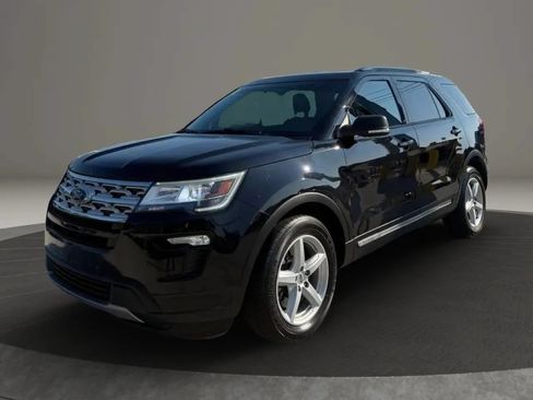 Used 2019 Ford Explorer XLT w/ Equipment Group 202A FWD image 3