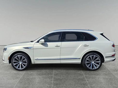 Used 2022 Bentley Bentayga AWD/4WD image 2