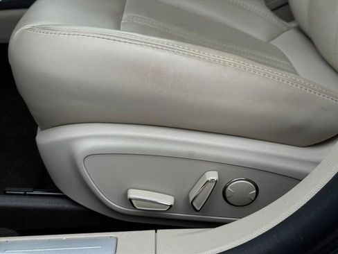 Used 2020 Lincoln MKZ w/ Convenience Package image 13