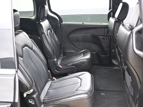 Used 2025 Chrysler Pacifica Select FWD image 27