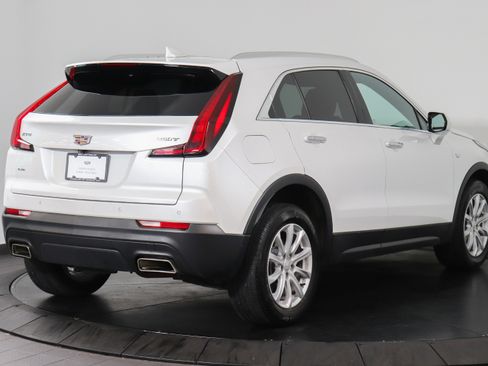 Used 2023 Cadillac XT4 Luxury w/ Cold Weather Package AWD/4WD image 5