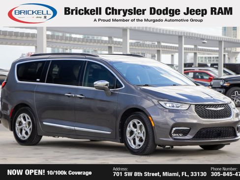 Used 2022 Chrysler Pacifica Limited image 3