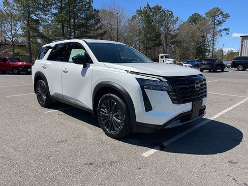 New 2026 Nissan Pathfinder SL w/ SL Premium Package (P04) image 4