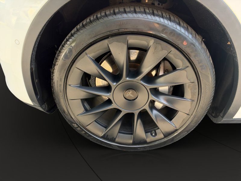 Used 2021 Tesla Model Y Long Range AWD/4WD image 21