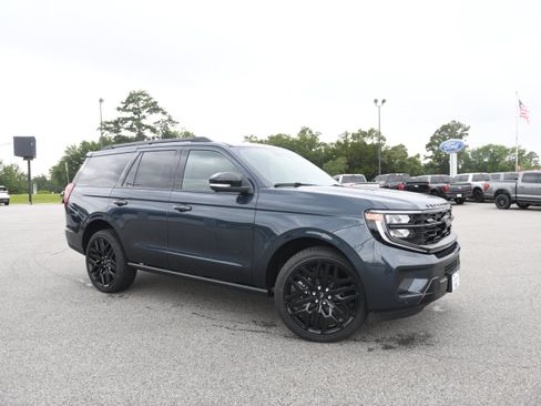 New 2026 Ford Expedition Platinum w/ Stealth Performance Package AWD/4WD image 2