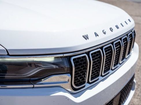 Used 2023 Jeep Wagoneer Series III w/ Premium Group I AWD/4WD image 13