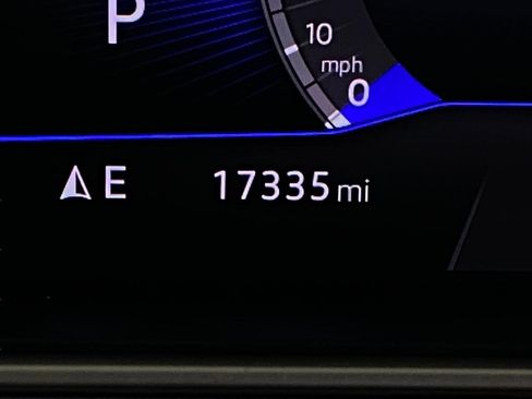 Used 2025 Volkswagen Taos SE image 17