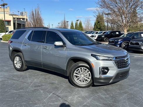 Used 2024 Chevrolet Traverse LT image 2