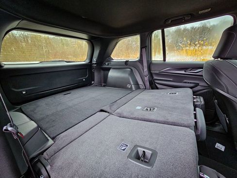 New 2025 Jeep Grand Cherokee Laredo X w/ Luxury Tech Group I image 36