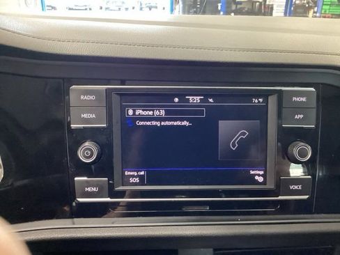 Used 2023 Volkswagen Jetta SE w/ Panoramic Sunroof Package FWD image 9