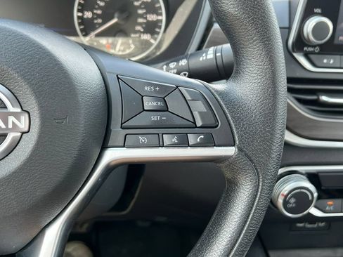 Used 2024 Nissan Altima 2.5 SV FWD image 18