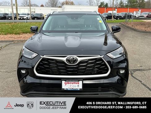 Used 2022 Toyota Highlander XLE image 6