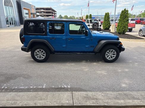 Used 2023 Jeep Wrangler Unlimited Sport AWD/4WD image 6