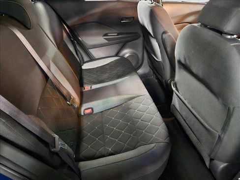 Used 2019 Nissan Kicks SV FWD image 18