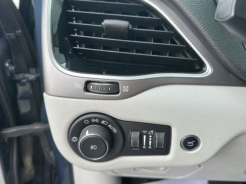 Used 2019 Jeep Cherokee Limited AWD/4WD image 31