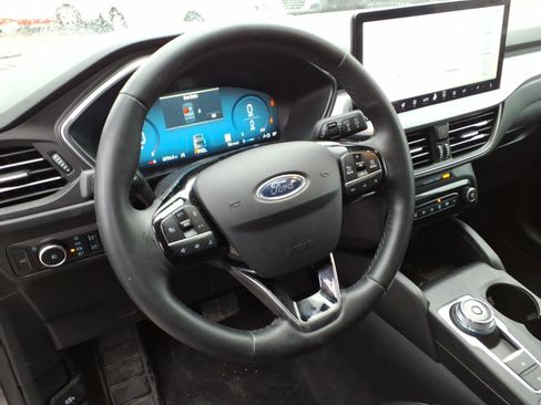 Used 2024 Ford Escape Platinum image 5