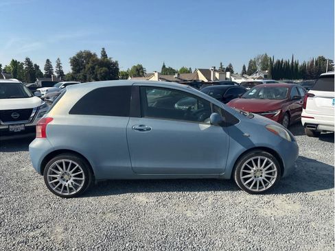 Used 2007 Toyota Yaris 2-Door Hatchback image 9