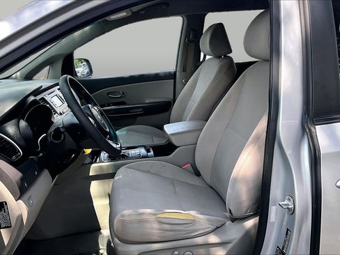 Used 2016 Kia Sedona LX w/ LX Convenience Package FWD image 9