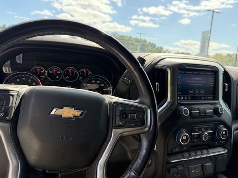 Used 2021 Chevrolet Silverado 2500 LT w/ Convenience Package AWD/4WD image 11
